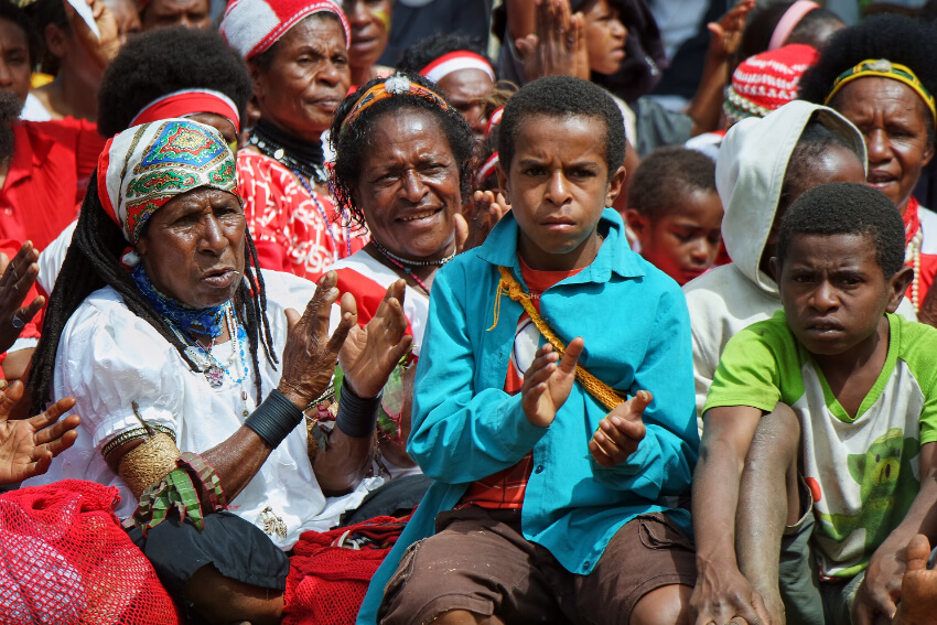 Święcenia biskupie o. Dariusza Kałuży MSF w Kefamo/Goroka, Papua Nowa Gwinea (fot. Walenty Gryk SVD) Orędzie na Światowy Dzień Misyjny 2021
